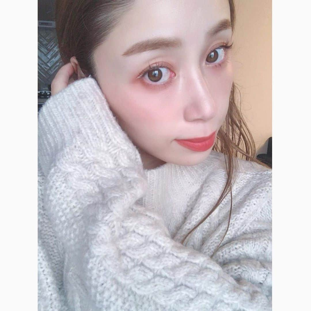 erinaさんのインスタグラム写真 - (erinaInstagram)「最近朝は白湯を飲んだり、少し筋トレ始めた。（パパがダイエットに成功してやっと焦りだした←） あとやっぱり肌のためには睡眠が大事だよね😭 すぐに寝落ちしてソファーで寝る癖やめないと... 来月はクリスマスコフレ見に行きたい😗💕 皆さん何か狙ってるものありますか〜？ ・ ・ ・ #まつ毛パーマ#まつパ#秋メイク#ホワイトライン#ツヤ肌メイク#つや肌#ママコーデ#男の子ママ#アニヴェン#アディクション」10月27日 23時35分 - enappi_148