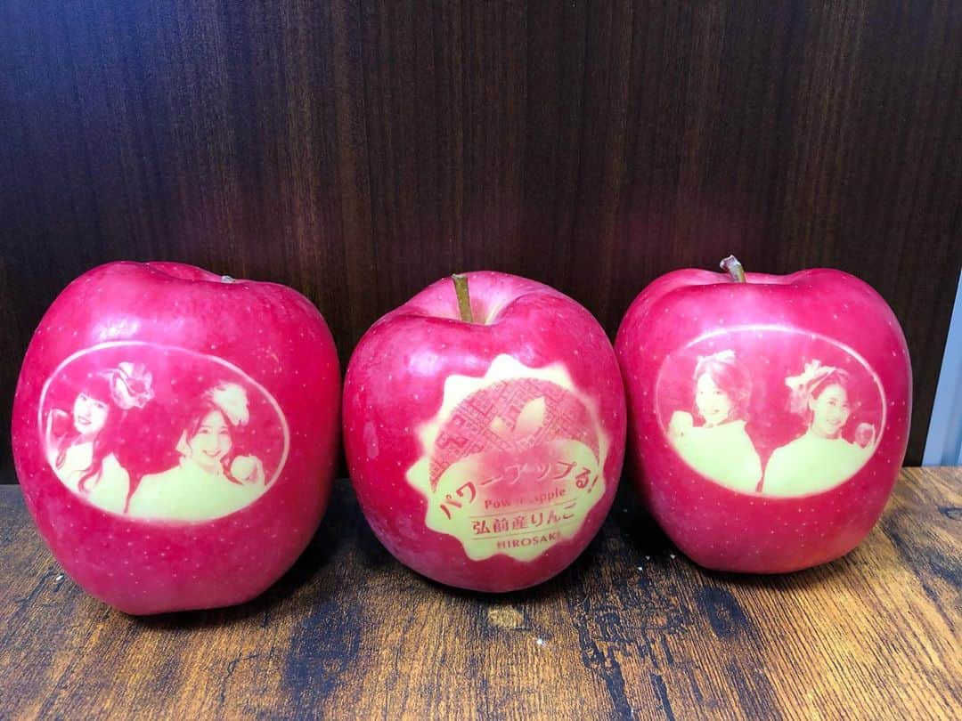 りんご娘さんのインスタグラム写真 - (りんご娘Instagram)「りんご娘の絵入りんご🍎 嬉しい😆  #パワーアップる！ #絵入りんご #むつ #弘前産りんご #弘前市 #りんご」10月27日 23時32分 - _ringo.musume.com_