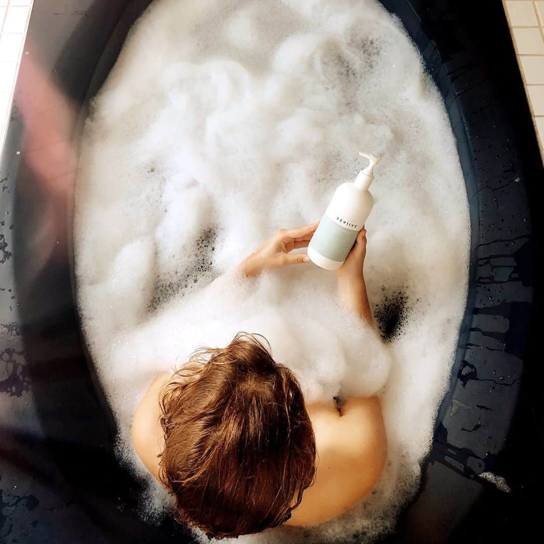 ARIIX Officialさんのインスタグラム写真 - (ARIIX OfficialInstagram)「Bubble 🛁 bubble, no toil, no trouble ... and absolutely no toxins. 🚫  ⠀ ⠀ ⠀ ⠀ ⠀ #ariix360 #ariix365 #Reviive #ToxinFreeShampoo #ToxinFreeConditioner #ToxinFreeBodyWash #ToxinFreeToothpaste #ToxinFreeLiving #ariixlife #ARIIX #naturalbeauty #cleanbeauty #beauty #skincare #naturalskincare #healthyliving #essentialoils #naturalliving #loveyourself #beautyproduct #lifeisgood #loveyourlife #networkmarketing #entrepreneur #business #success #entrepreneurship #entrepreneurlife #workfromhome」10月27日 23時32分 - partnercoglobal