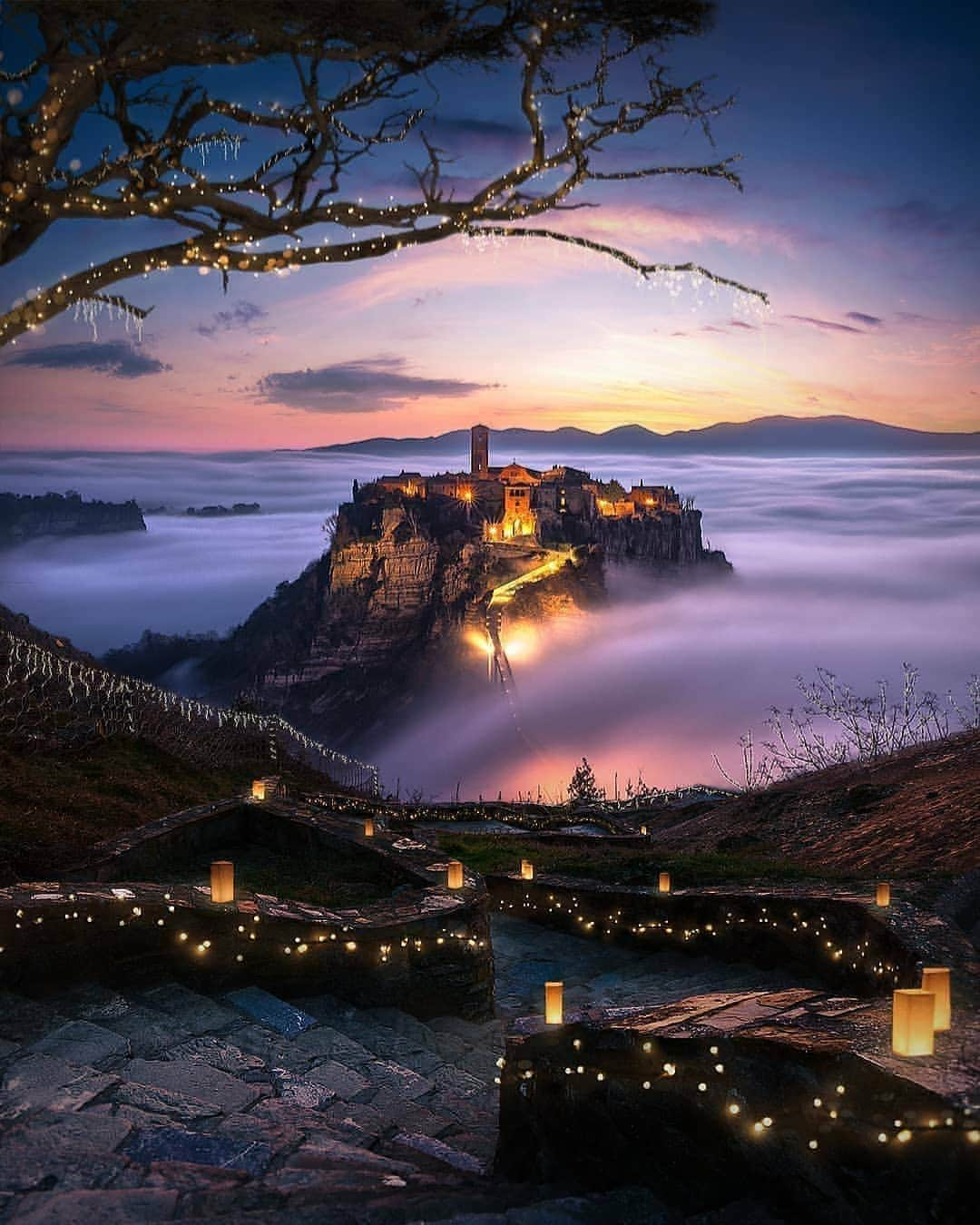 Padgramさんのインスタグラム写真 - (PadgramInstagram)「Civita di Bagnoregio ❤ 🇮🇹 Viterbo  Congrats @_s13f4n  #pgdaily #pgstar#pgcounty #italy #planetgo#planet #planetearth #amazing #awesome #civitadibagnoregio」10月27日 23時33分 - planet.go