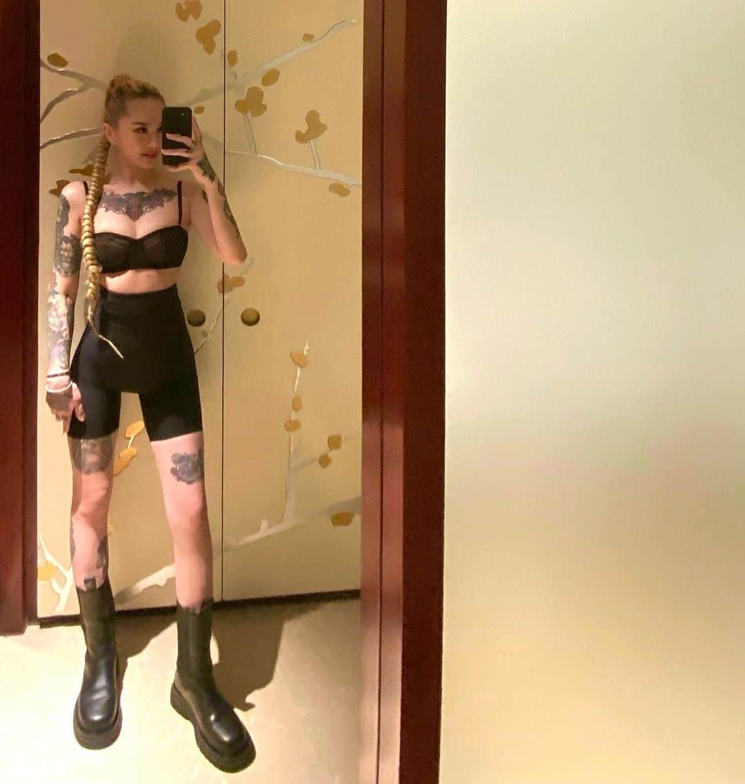 Abby Chenのインスタグラム：「🤖」