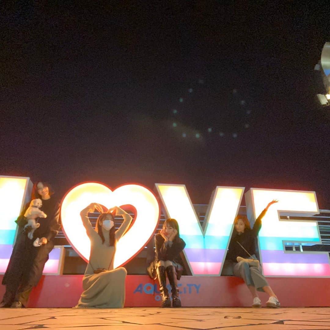 坂東希さんのインスタグラム写真 - (坂東希Instagram)「セルフタイマーで青春系 みんなで#ねこさんぽ #みおさんどこなの #love 🤣🤣🤣🤣🥰」10月27日 23時45分 - nozomibando_official