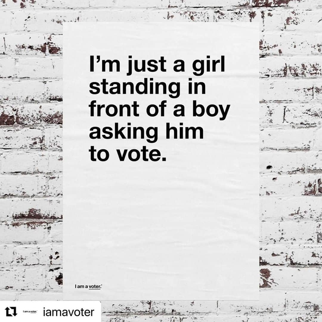 ジュリア・ロバーツのインスタグラム：「💙VOTE❤️ 1 week to go!! #weareinthistogether #earlyvoting #whenweallvote #wearamask #letsdothis  ・・・  #Repost @iamavoter」