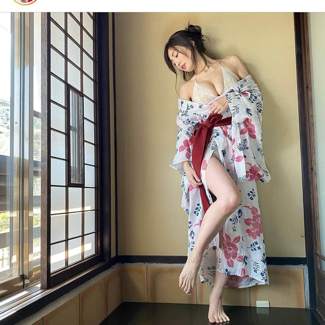 小椋ケンイチ(おぐねー)さんのインスタグラム写真 - (小椋ケンイチ(おぐねー)Instagram)「熊田曜子ちゃんの62枚目【ギネス級ね✨】のDVDのメイクをやらせてもらいました😉💄✨ 春くらいだったかなー🌸 長野の温泉宿での撮影🎥✨ ロケはやっぱり楽しいなーと 改めて実感した曜子ちゃんとのロケ✨ 凄く素敵に仕上げています💪✨✨♥ #熊田曜子」10月27日 23時52分 - kenichi_ogura