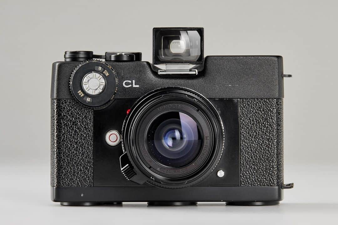 ライカさんのインスタグラム写真 - (ライカInstagram)「Leica Vintage CL 'Snapshot' Prototype   A rarity of Leica's camera history — a previously unknown prototype of a Leica CL from the 1970s without optical finder or rangefinder, most probably designed for ‘snapshot’ photography. Discover more rarities and milestones at the Leitz Photographica Auction on November 21. Click the link in our bio to learn more.   #leica #leicacamera #leitzphotographicaauction #rareleica #leicashop」10月28日 0時00分 - leica_camera