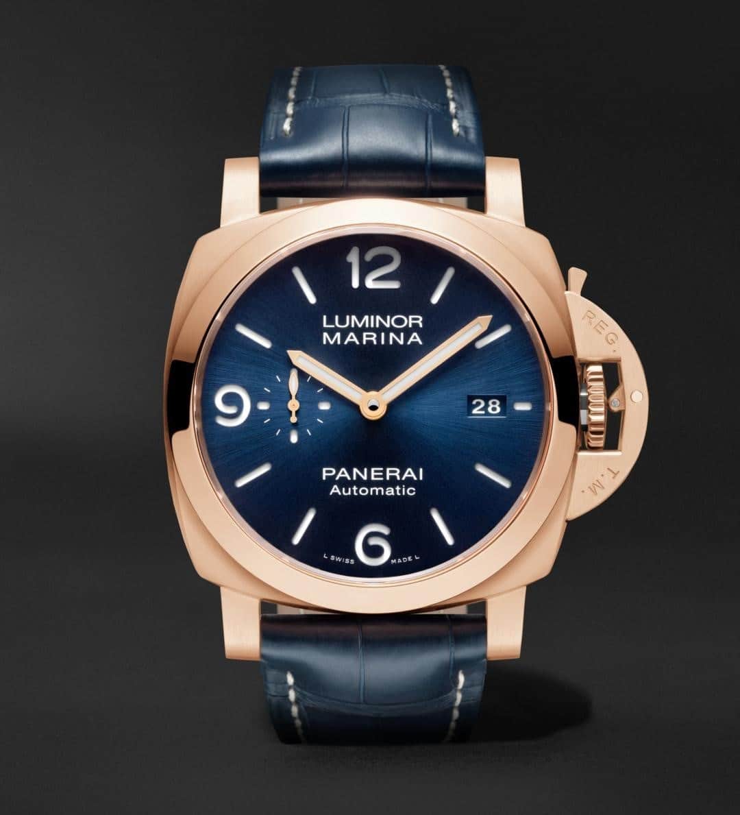 MR PORTERのインスタグラム：「@Panerai's Laboratorio di Idee in Neuchâtel, Switzerland, is where its master watchmakers and engineers develop, innovate and fine-tune their exclusive technologies. Encased in the label's durable Goldtech™ that's resistant to oxidation, this 'Luminor Marina Sole Blu' watch is powered by an in-house-built calibre P.9010 automatic movement. Signature design details include a crown-protecting safety lock and sun-brushed sandwich dial that matches the dark-blue alligator strap. Head to the link in bio to pre-order this rather impressive timepiece. #MRPORTERwatches」