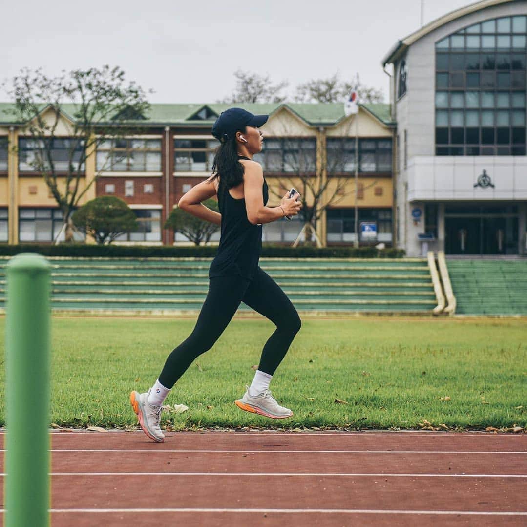 ホカオネオネのインスタグラム：「"Keep going!🔥🧡"  - HOKA Fan @dear.myeong #TimeToFly」