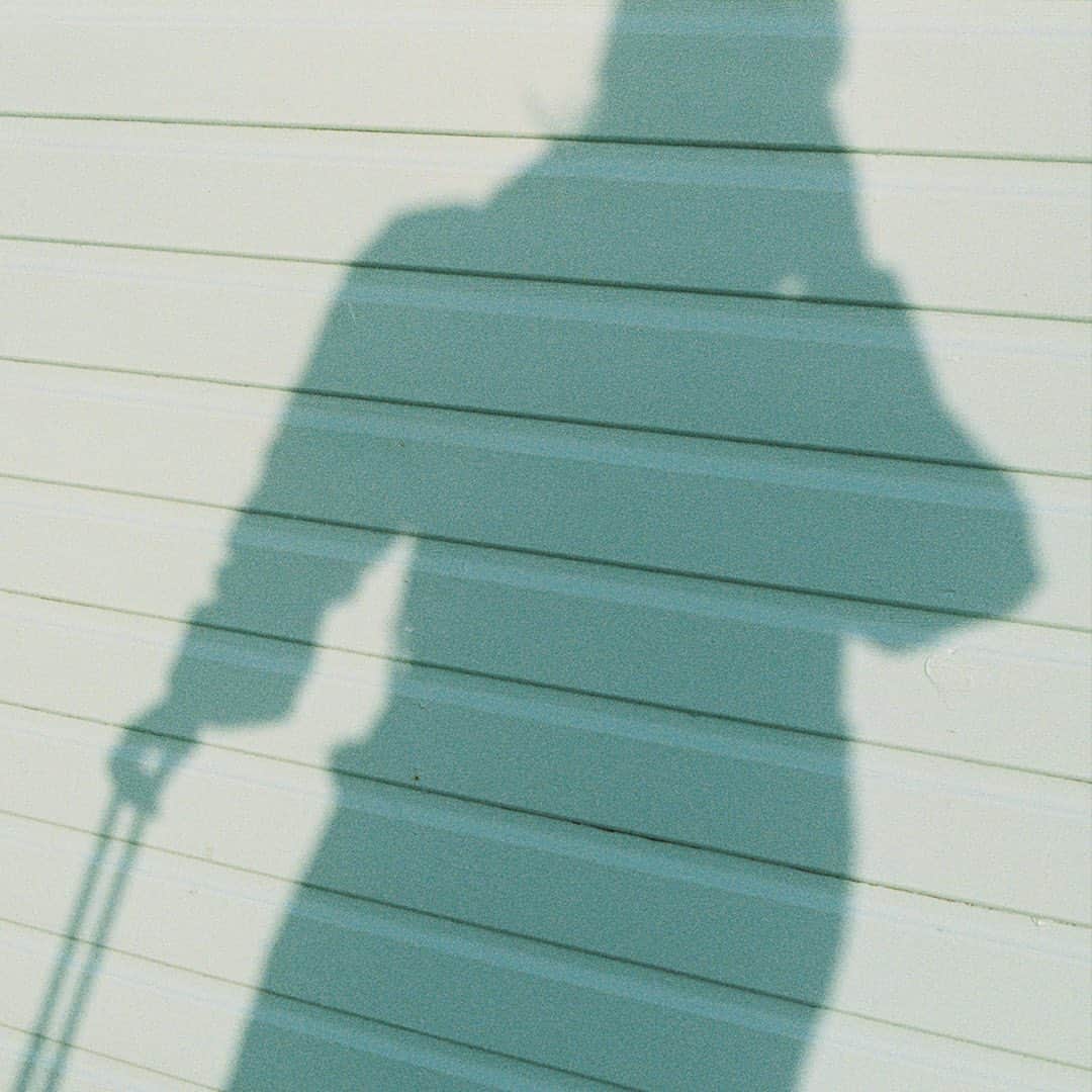 リモワさんのインスタグラム写真 - (リモワInstagram)「Shadow play with the RIMOWA Original Trunk S, captured by photographer Marie Déhé in her latest series for RIMOWA.⁣⁣⁣ ⁣⁣⁣⁣⁣⁣ ⁣⁣⁣#RIMOWA #RIMOWAoriginal」10月28日 0時00分 - rimowa
