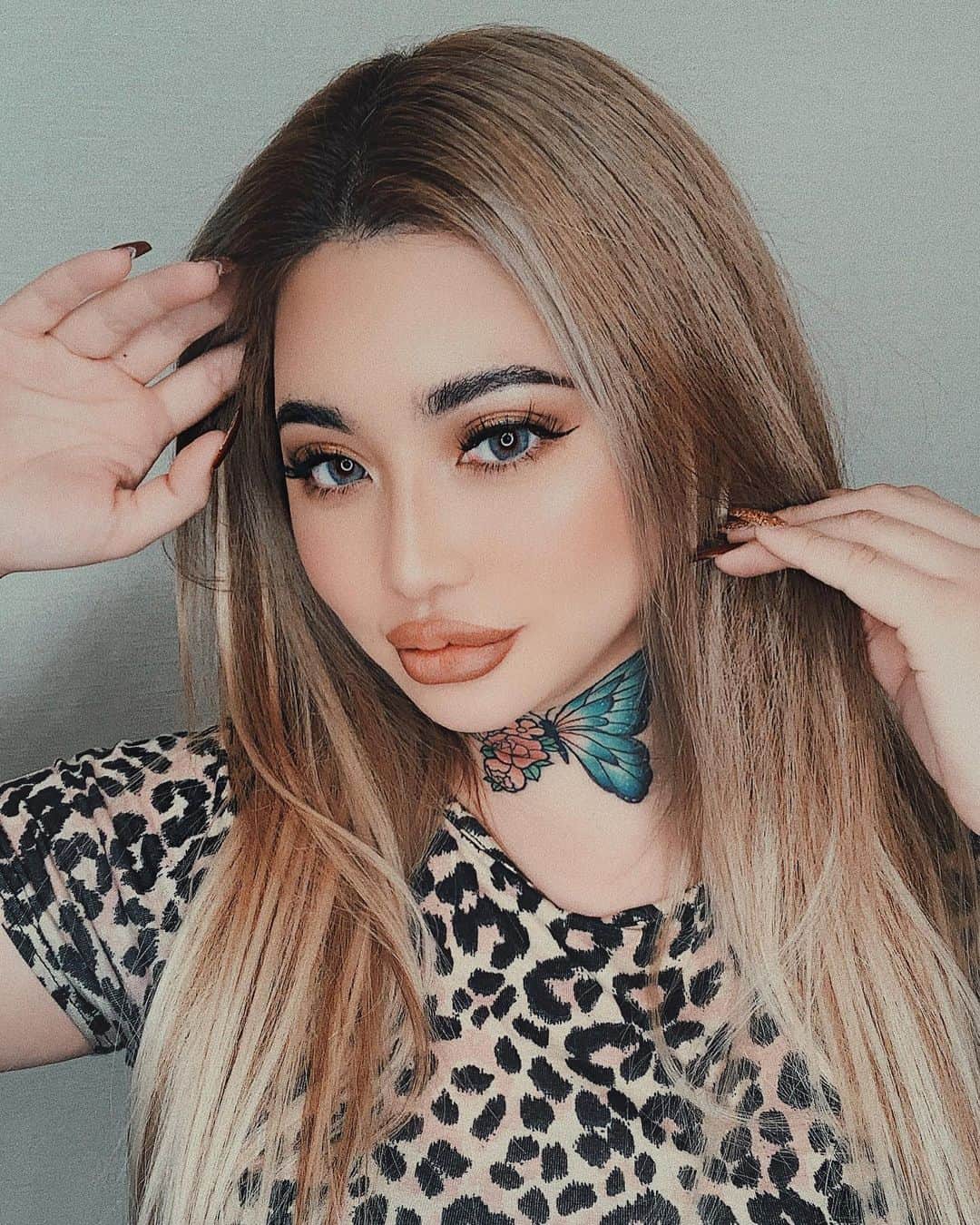のインスタグラム：「Hair care,Hair colour change 🐆👑🤎✨ . . @himeka_2481  @archforhair  @pullexte_official  . . はじめて #髪質改善トリートメント したけどめちゃくちゃ良い🤎縮毛なみにストレートになるし広がらないし髪の毛ちゅるんちゅるん🧜🏻‍♀️痛ませないからほんまに優秀✨🤎 今回はブリーチなしでプルエクステつけたよん💛ほんまにカラーも上手すぎてるしエクステは質が良いしオススメやから行ってみて🐆✨ あと"Aiのインスタ見た！"って行ってみて！プレゼントがあるよん🤎　 . . #髪色チェンジ #プルエクステ #ハイトーンカラー」