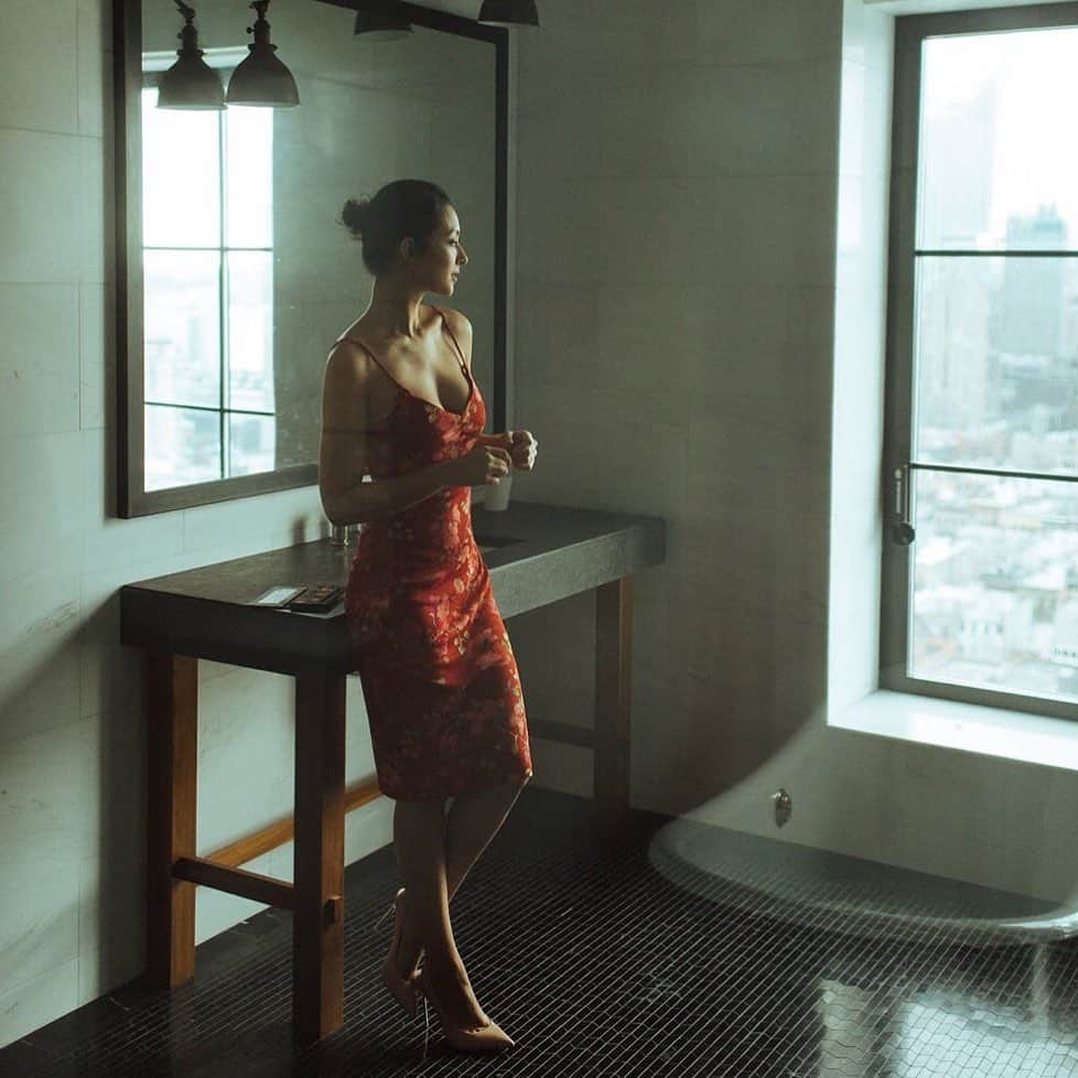 ジョーディン・テイラーのインスタグラム：「A well designed bathroom renovation can do wonders for the value of your home. Almost nothing beats a poo with a view 💁🏽‍♀️」