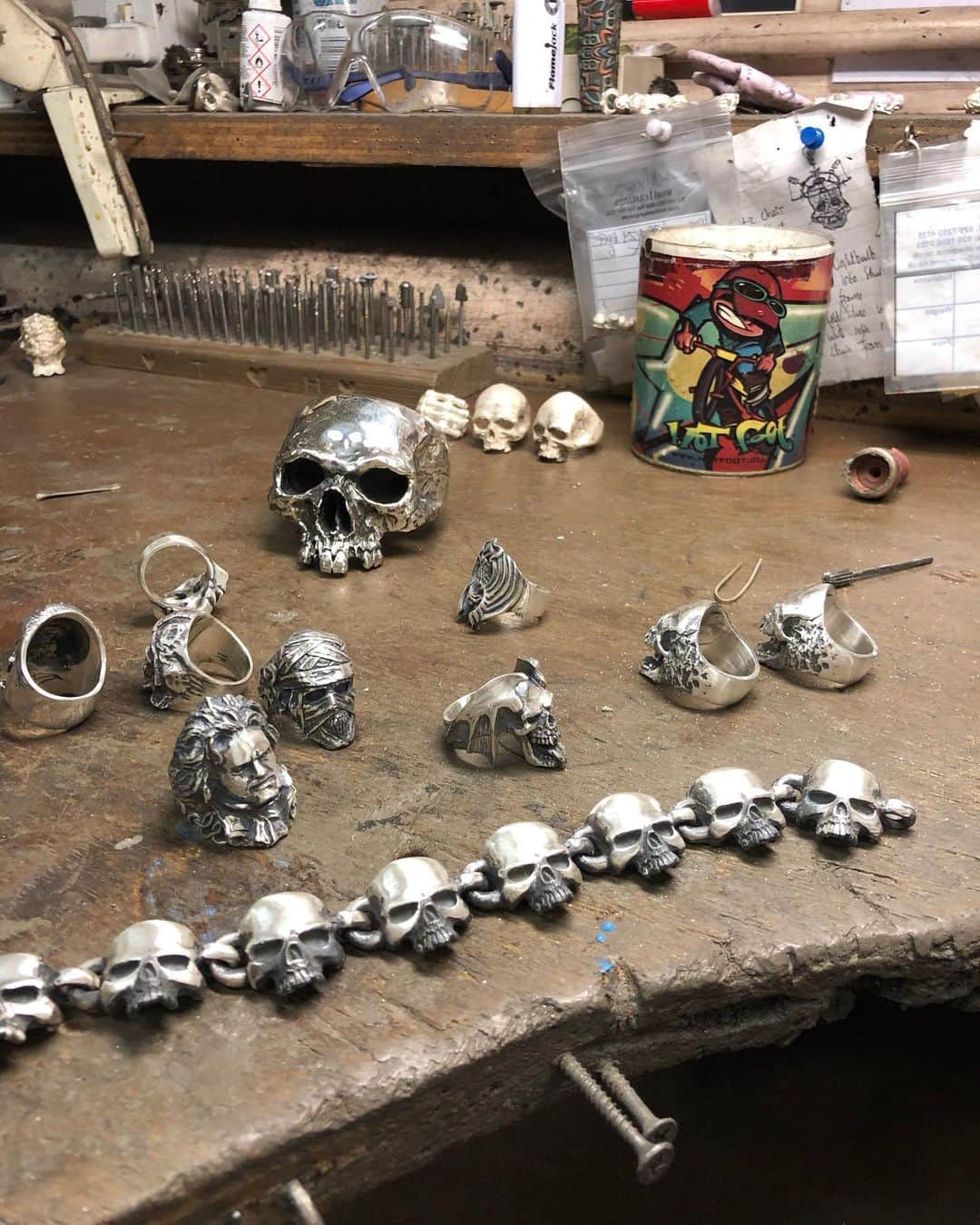 のインスタグラム：「Next up for a polish 💀👀 #skull #rings #polish #bracelet #benchwork #heavymetal #rocknroll #gothic #jewellery #silver」
