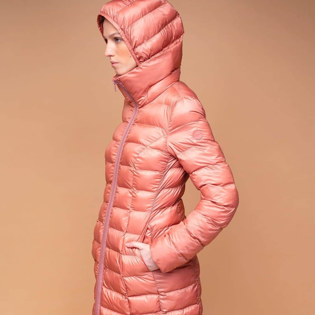 のインスタグラム：「MAGNETITE • Geospirit 4Elements #fire #water #air #earth #geospirit #fallwinter2020 #newcollection #fashion #fw20 #womancollection #fw20lookbook #winterjackets #geospirit4elements」