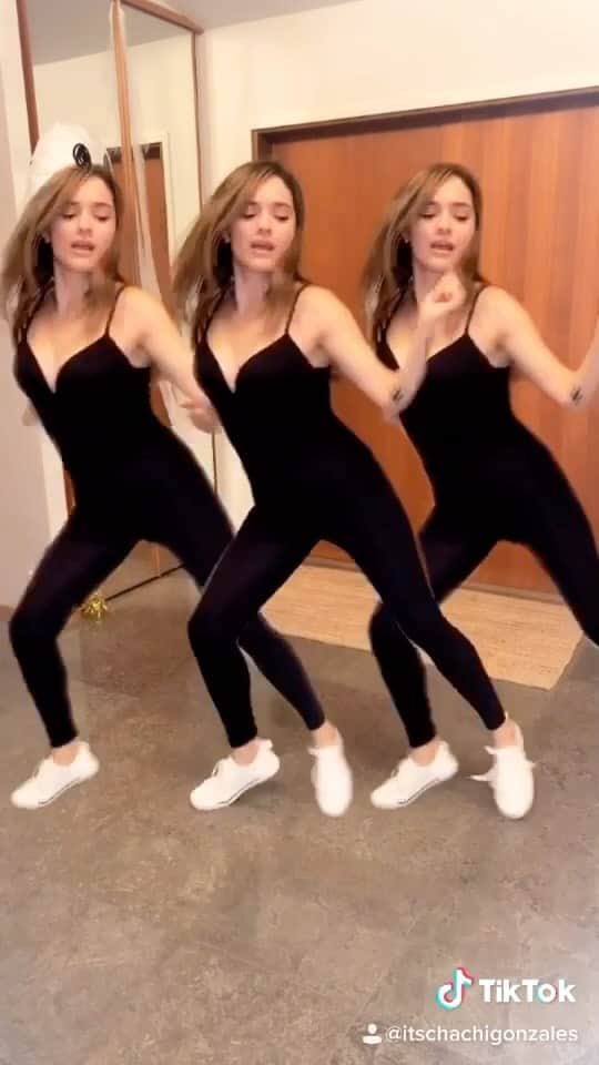 チャチー・ゴンザレスのインスタグラム：「Choreographed for the first time in forever 💃🏻 special thanks to my backup dancers for always giving me full support 😂」