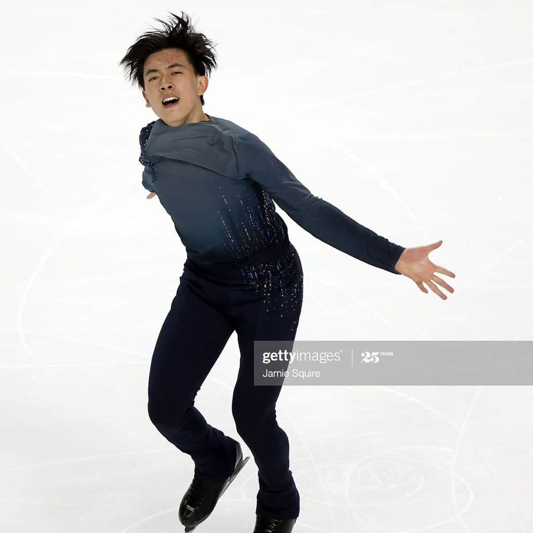 ヴィンセント・ゾウさんのインスタグラム写真 - (ヴィンセント・ゾウInstagram)「My heartfelt thanks goes to @usfigureskating, volunteers, and staff for making Skate America possible in such deterring circumstances, and to all you awesome fans who supported from afar. Also, thank you for all the birthday wishes! 20 is daunting but simultaneously brings a certain thrill. I look forward to learning and improving through the rest of the season, whatever it may bring.  Oh, and it's $500 per image to obtain editorial rights from Getty images to use them watermark-free. *smile*」10月28日 0時29分 - govincentzhou