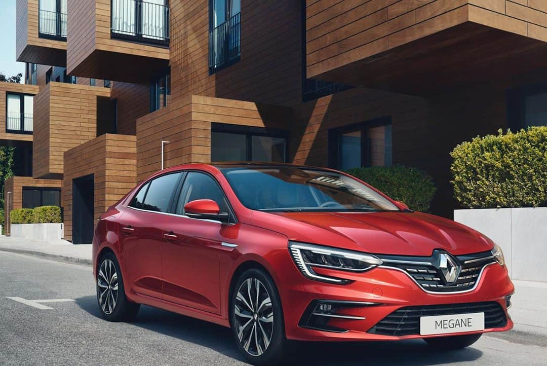 ルノーさんのインスタグラム写真 - (ルノーInstagram)「Discover all-new #RenaultMEGANESEDAN the prestigious sedan with an elegant design ✨.⁣ Another renewal in our #RenaultMEGANE family.⁣ ✅200,000 units sold since its commercialization in 2016.⁣ ✅ Marketed in more than 20 countries around the 🌍.⁣ ✅ Now equipped with the latest Renault technologies.⁣  .⁣ #new #carlovers #carfans #megane #sedan」10月28日 0時28分 - renaultgroup