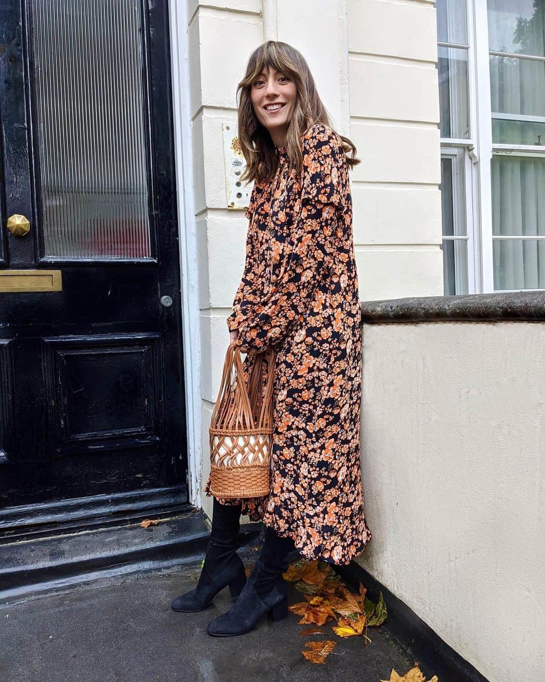 のインスタグラム：「@katherine_ormerod flaunts her floral-dress prowess and gives us a few styling tips along the way... 🍁🖤  Shop all your favorite Instagram looks, just visit #linkinbio」