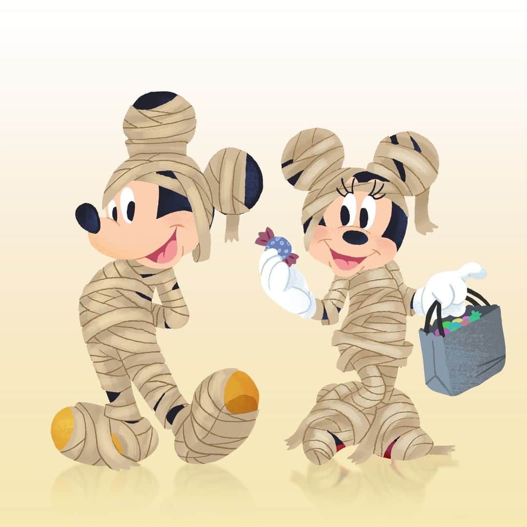 ミッキーマウスさんのインスタグラム写真 - (ミッキーマウスInstagram)「Pick your favorite Mickey and @MinnieMouse Halloween costume...if you dare!」10月28日 0時31分 - mickeymouse