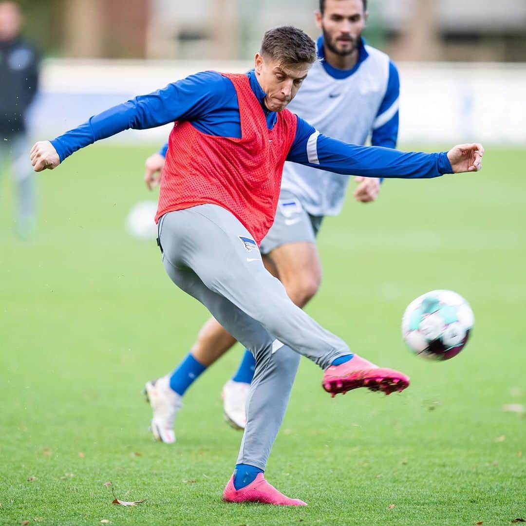 ヘルタ・ベルリンさんのインスタグラム写真 - (ヘルタ・ベルリンInstagram)「🔛💪🏋️‍♂️💦 . . #training #vorbereitung #BSCWOB #bundesliga #fußball #berlin #HaHoHe #herthabsc」10月28日 0時35分 - herthabsc