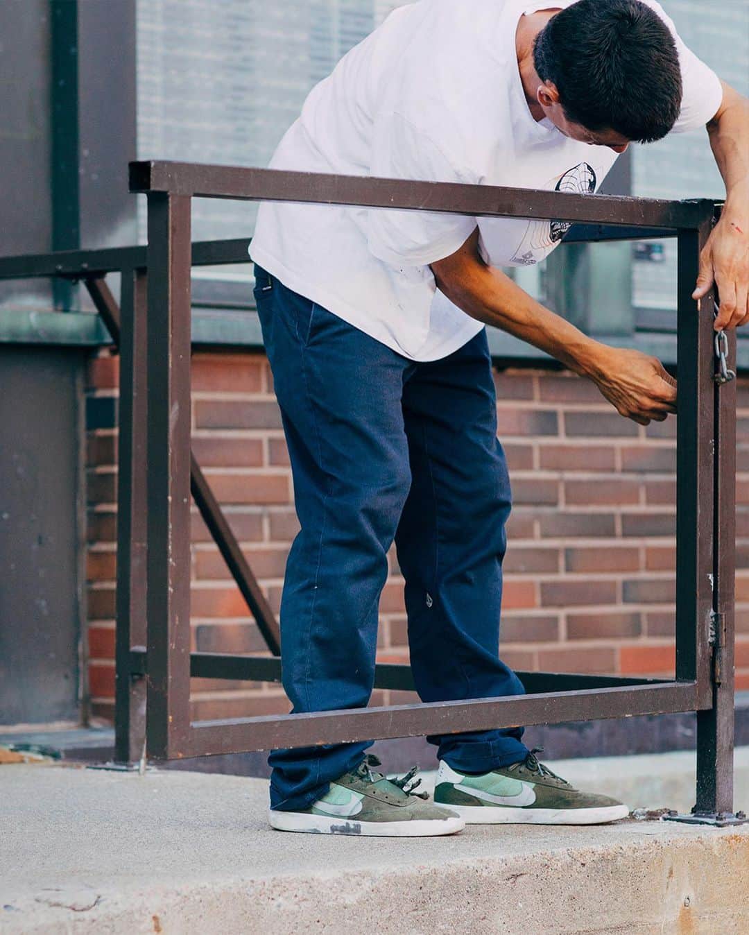 Nike Skateboardingさんのインスタグラム写真 - (Nike SkateboardingInstagram)「Making something out of nothing.⁠⠀ ⁠⠀ @EnizFazliov bump-to-crooks in the Heritage Vulc.⁠⠀ ⁠⠀ Learn more at NikeSB.com.⁠⠀ ⁠⠀ #NikeSB 📷 @justushirvi」10月28日 0時47分 - nikesb