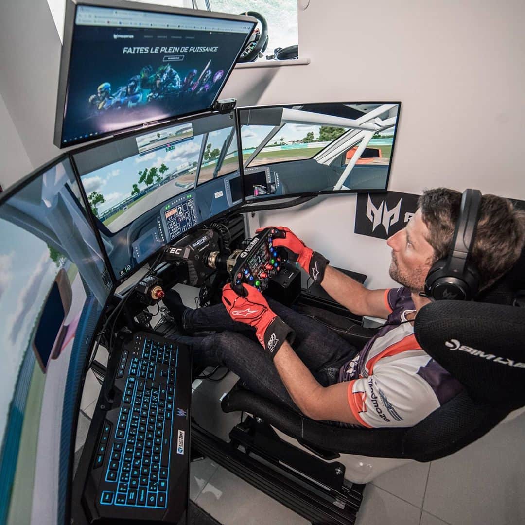 ロマン・グロージャンのインスタグラム：「Tomorrow night, the very first @r8gesports cup race is on. Follow us on my twitch.   Everyone playing @iracingofficial could enter and get the chance to team up with one of the #r8g pro sim driver or with me. We have 27 cars of 2 drivers entering the race. Some cool gifts for the winners, pole man, and fastest lap in the race.   It's super exciting to open up our team like this and to share some fun moments all together.」