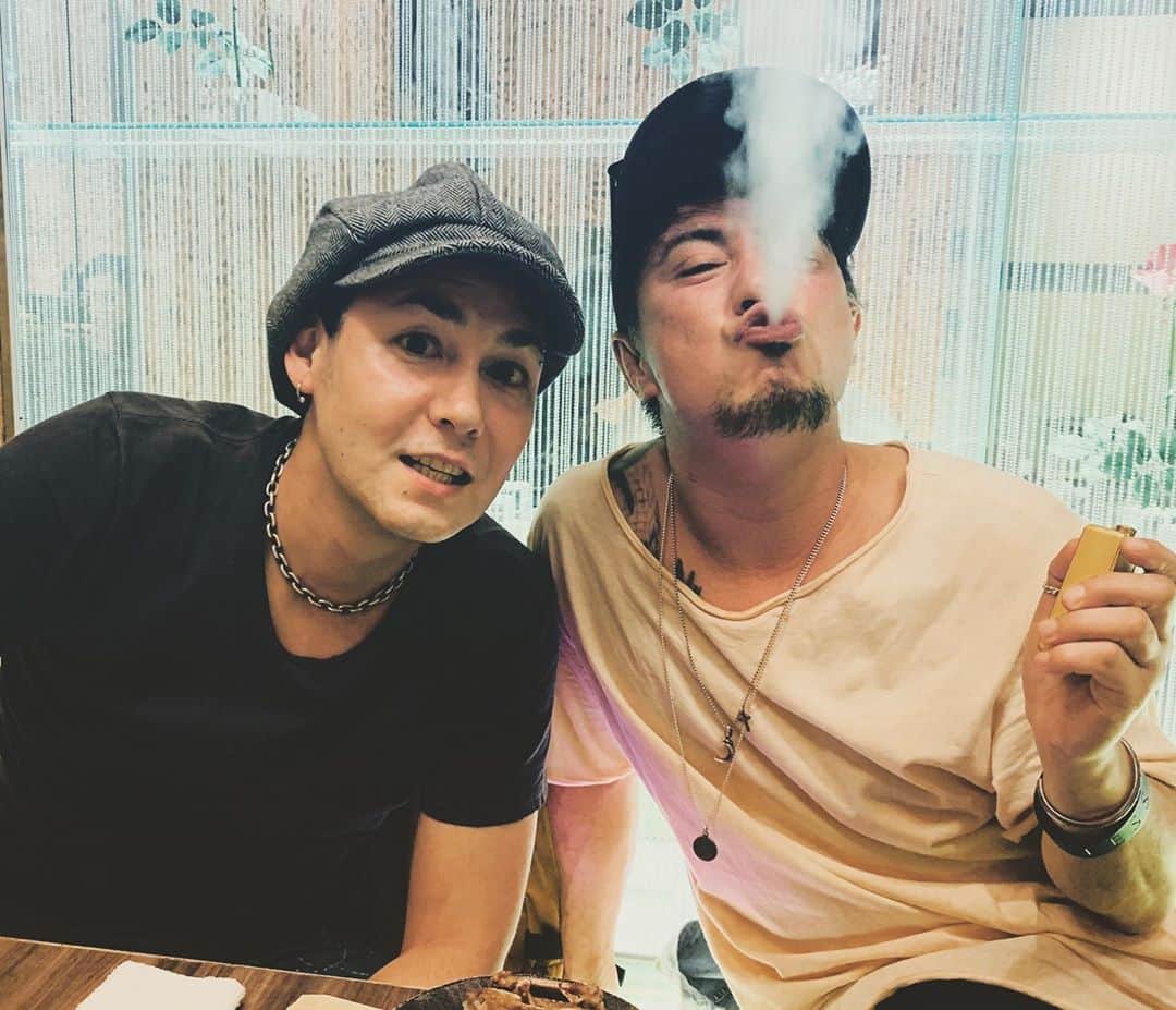 ケン・ロイドのインスタグラム：「スタジオ帰りに #Sads #BeyondVapeJapan のGo君とご飯！楽しかったぁ。  Spent the day in the studio and then met up with Go from #Sads #BeyondVapeJapan  Sweeeeeeet.」