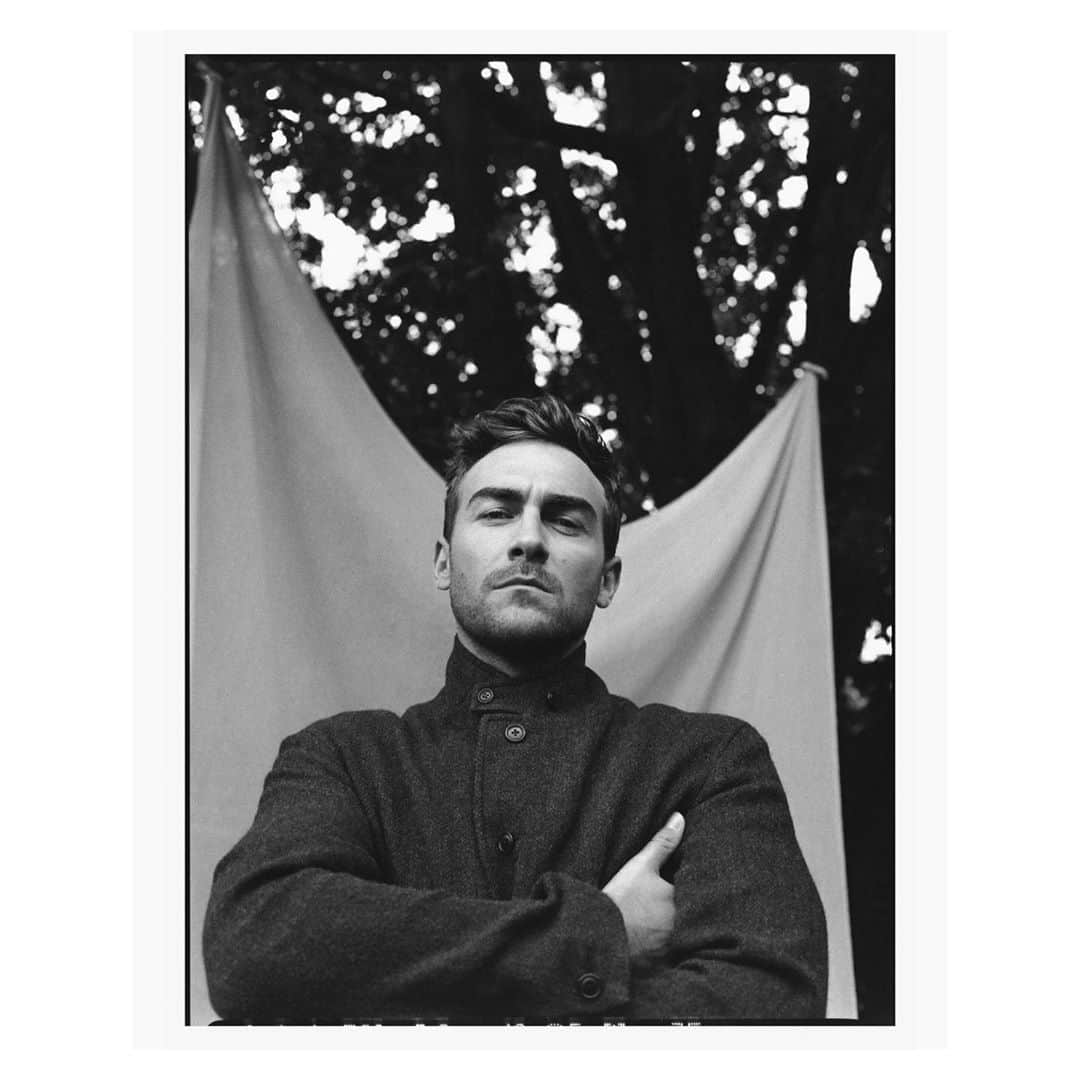 トム・オースティンさんのインスタグラム写真 - (トム・オースティンInstagram)「SCHON magazine  Full interview now available   @schonmagazine   photography. @silipman fashion. @mindoverfashionldn dop. @jamessharpestudio grooming. @jasoncrozier @stellacreativeartists fashion assistant. @elshadaigore words. @katie.s94」10月28日 0時51分 - tommyae