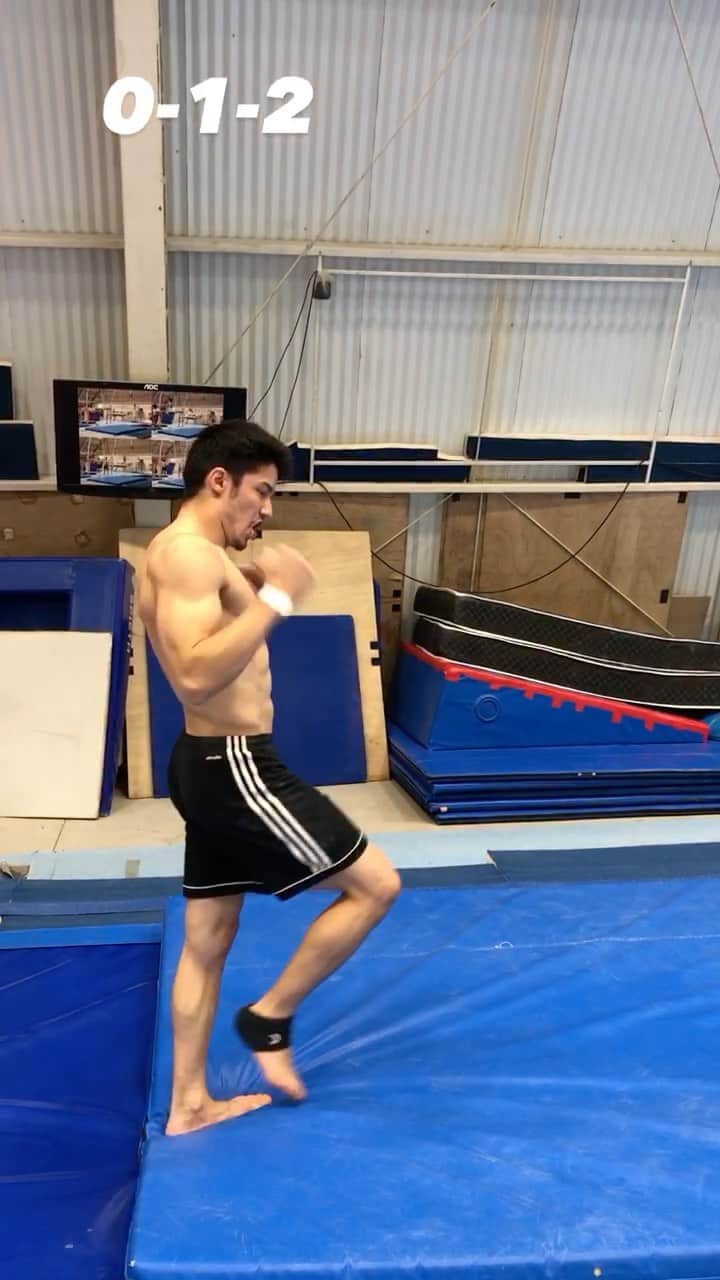 のインスタグラム：「Voltando, progredindo 🙏🏻 Quem vê assim nem parece que tem um esporãozão no calcanhar, que dói! 😅👊🏻💪🏻🔥  Thanks coaches  @cbginastica @ecpinheiros @aminovitalbrasil  @petrobras @caixa  . . . #ginasta #ginastica #fig #gymnast #gymnastics #flying #floor #EsporteClubePinheiros #ComitêOlimpicoBrasileiro #COB #Caixa #Cbg #BolsaPodio  #ForçasNoEsporte #Cda #Petrobras #TimePetrobras #Aminovital #TimeAjinomoto」