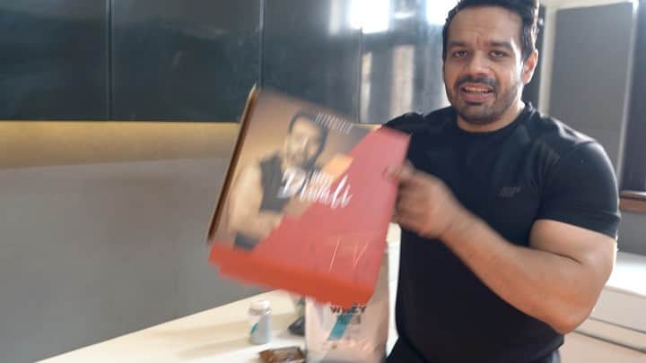 Gaurav Tanejaのインスタグラム：「This Diwali gift your loved one healthy treats. My Diwali box is Live right now. Go and gift your loved ones a healthy and prosperous Diwali. . Link in bio. . What you get  1) Masala chai flavor whey 1 kg 2) chocolate brownie isolate 250gm 3) Protein Brownie 4) wrist straps 5) Alpha men multivitamin  6) a personal signed Diwali greeting by me. And loads of love  . HAPPY DIWALI   Edit @yeswefilm  #Diwali #health #myprotein #fuelyourambition #myproteinIndia」