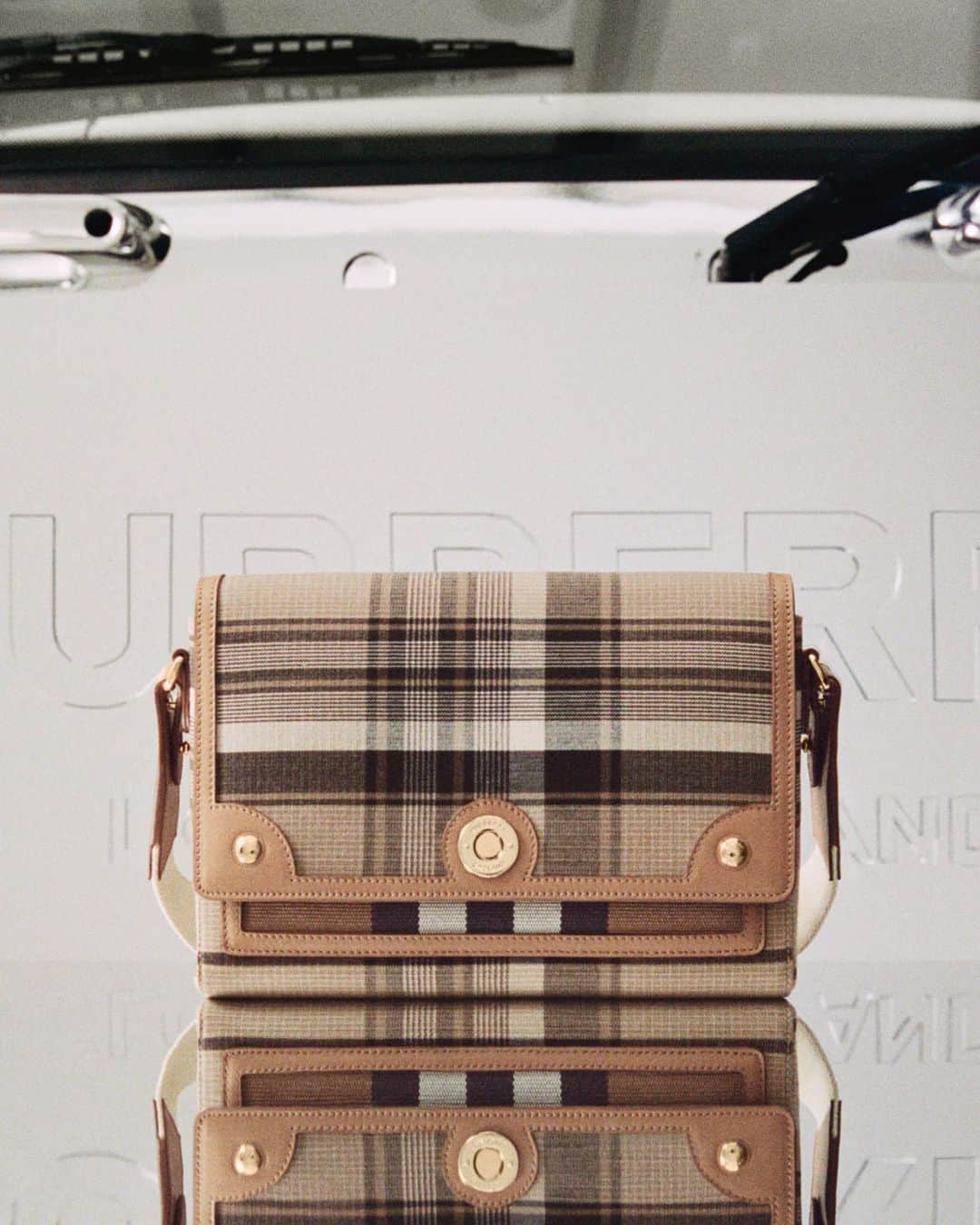 Burberryさんのインスタグラム写真 - (BurberryInstagram)「Into the fold  . #BurberryAutumnWinter20」10月28日 1時08分 - burberry