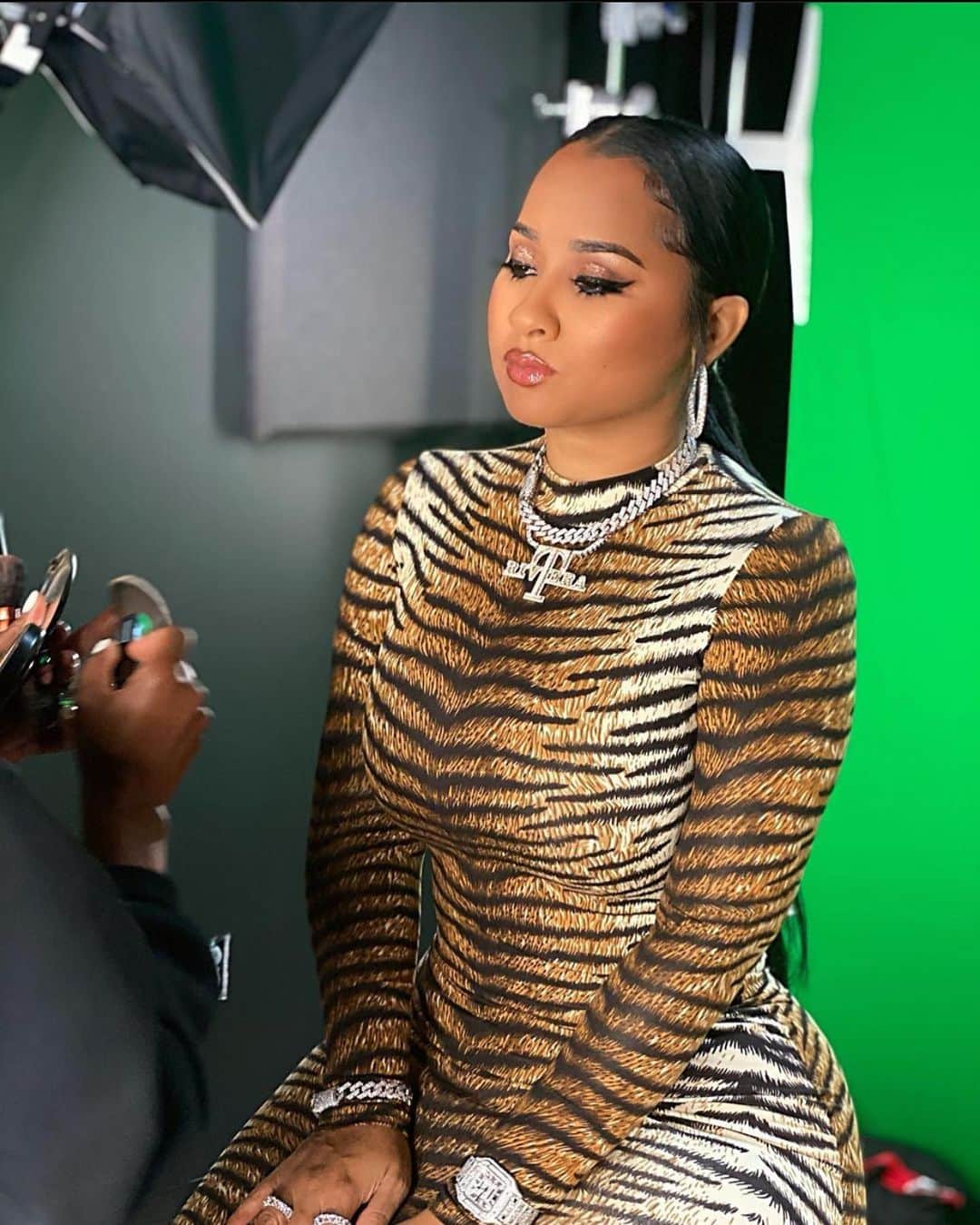 のインスタグラム：「Look at my diamond 😍 #AlbumMode」