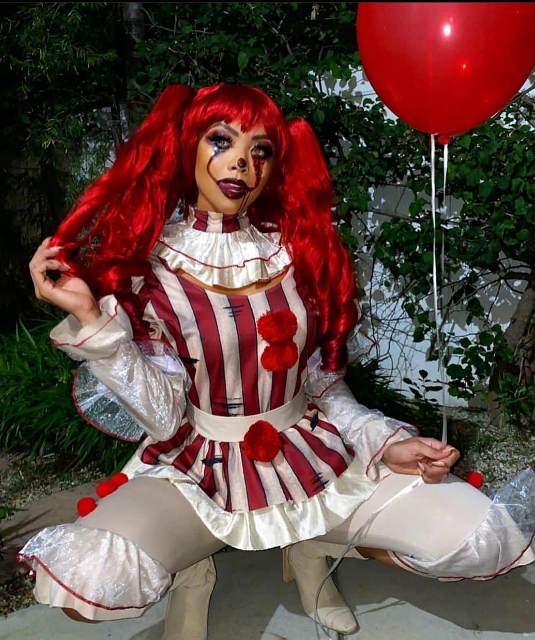 リアン Vのインスタグラム：「Flashback to a few of my fave Halloween looks I’ve done in the past! Guess what I’m going to be this year? 😈」