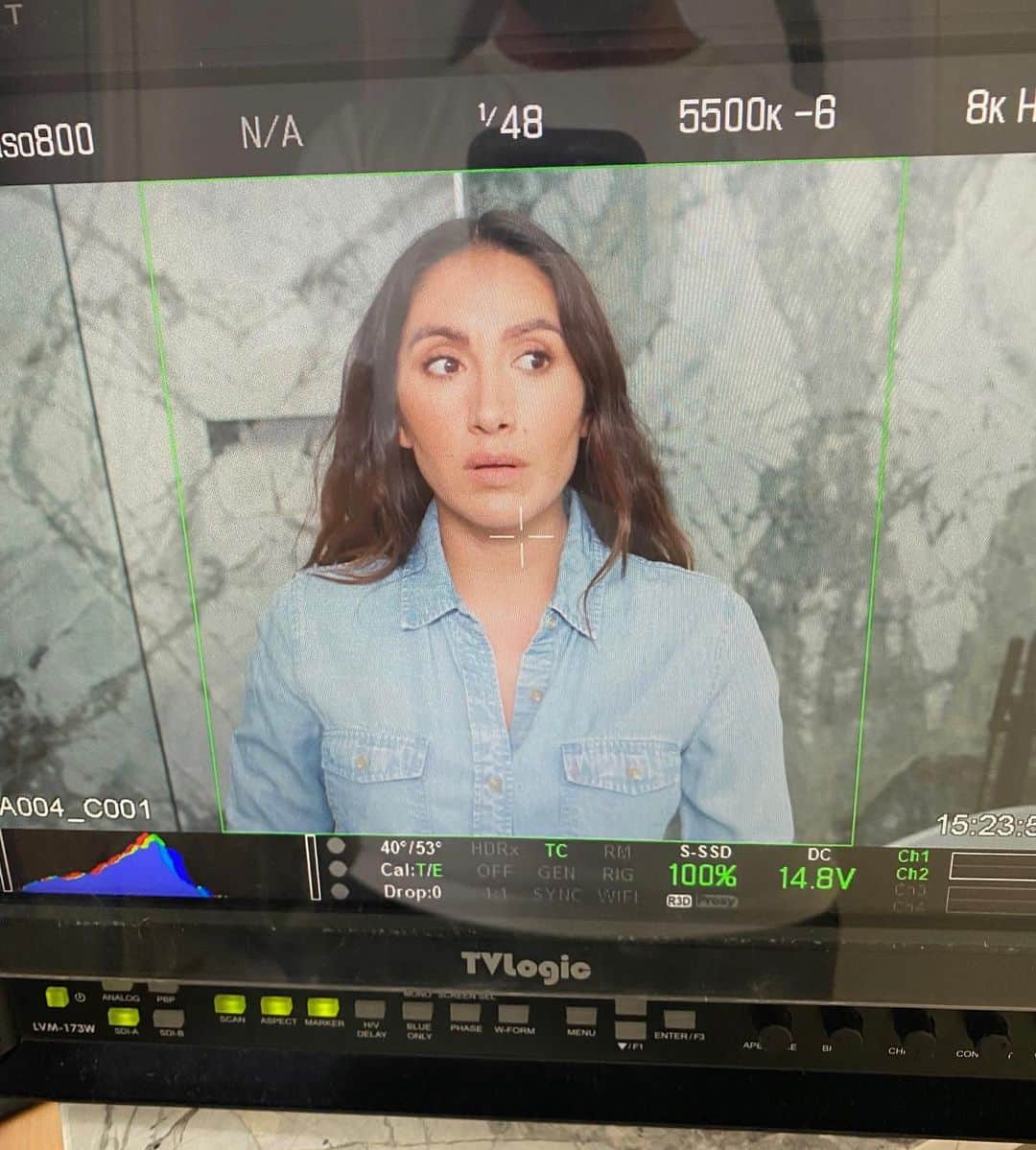 JEN ATKINさんのインスタグラム写真 - (JEN ATKINInstagram)「i call these my “oh are we back to work?” faces 🤔🎬」10月28日 1時20分 - jenatkinhair