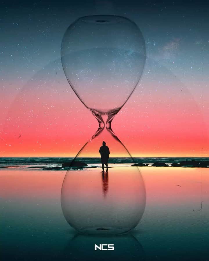シン・コールのインスタグラム：「Ready? 🎹⏳ My new NCS song will be out on Friday! 😉」