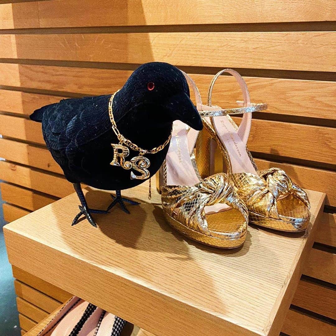 ルパートサンダーソンのインスタグラム：「Guests at Bruton Place I Drop into our Mayfair boutique to discover the new collection 🎃 I #Halloween #BrutonPlace #Mayfair #ShoeShop #IndependentBoutique #RupertSanderson」