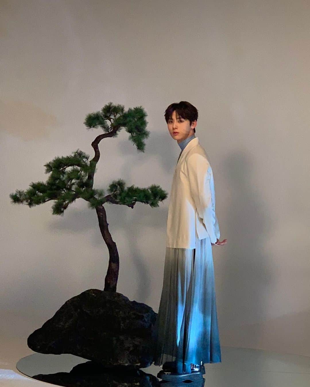 ミンヒョン さんのインスタグラム写真 - (ミンヒョン Instagram)「🙈」10月28日 1時29分 - optimushwang