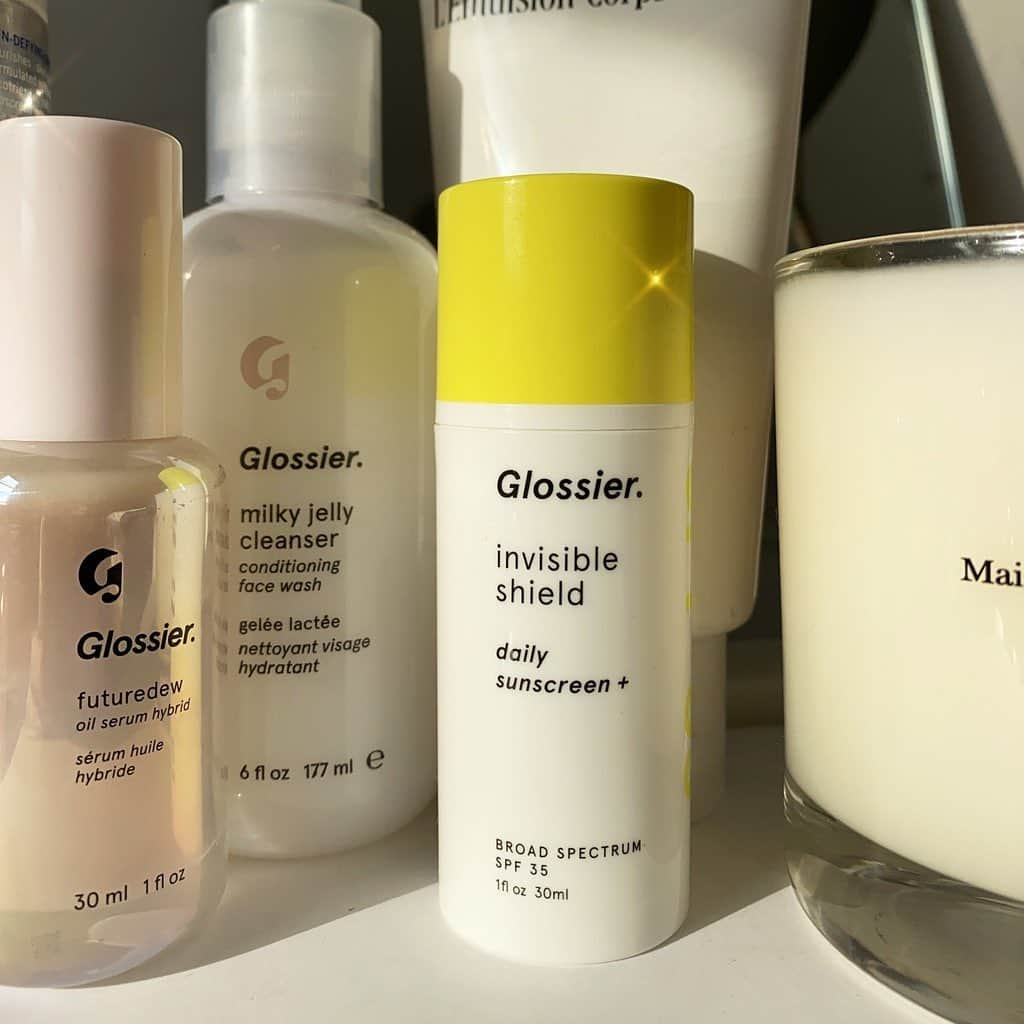 Glossierさんのインスタグラム写真 - (GlossierInstagram)「Glowy, protected skin: A how-to👆☀️」10月28日 1時39分 - glossier