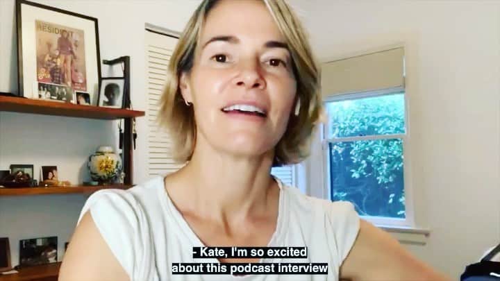 キャサリン・メーニッヒのインスタグラム：「Tomorrow on 👖, learn improv from @wildhorsesshow  I instantly joined their fan club」