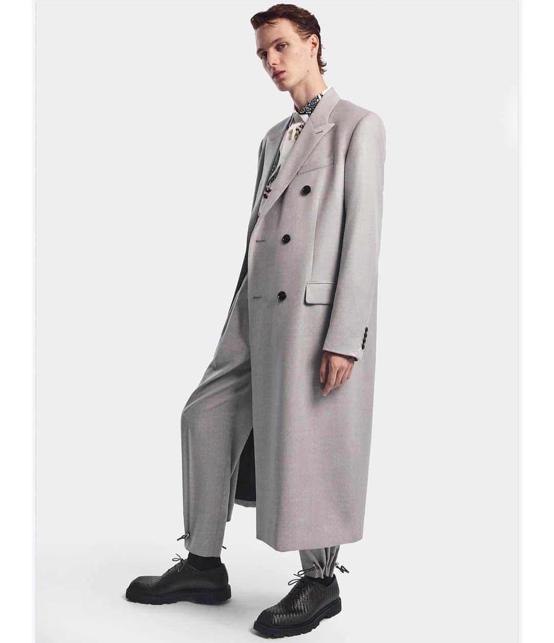 クリスヴァンアッシュのインスタグラム：「NEW SUMMER ‘21 @BERLUTI COLLECTION LOOKBOOK NOW ON VOGUE RUNWAY  PHOTO @valentinbgiacobetti  STYLING @mauricionardi  MODEL @daan.de.maan  #berluti #krisvanassche @voguerunway」