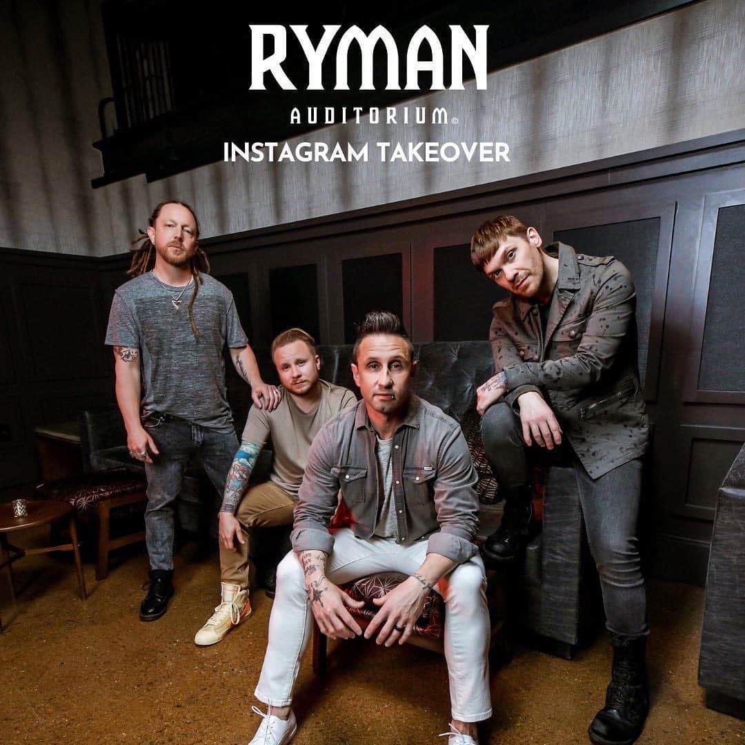 Shinedownさんのインスタグラム写真 - (ShinedownInstagram)「We miss live music! So we're taking over @theryman‘s Instagram today at 4PM CT / 5PM ET. Join us (@thebrentsmith  @zmyersofficial) as we relive two very special nights in Nashville on our "Evening With Shinedown Tour" last year at The Ryman... #TakeMeBackTuesday  ⇨ instagram.com/theryman ⇦」10月28日 1時55分 - shinedown
