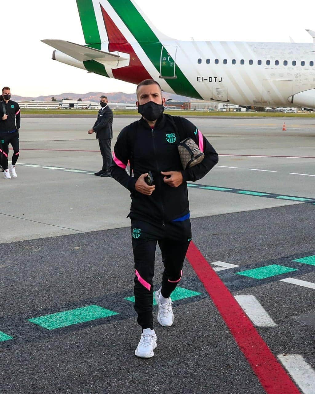 FCバルセロナさんのインスタグラム写真 - (FCバルセロナInstagram)「📍 Ciao, Torino 👋 🇮🇹 #JuveBarça」10月28日 2時04分 - fcbarcelona