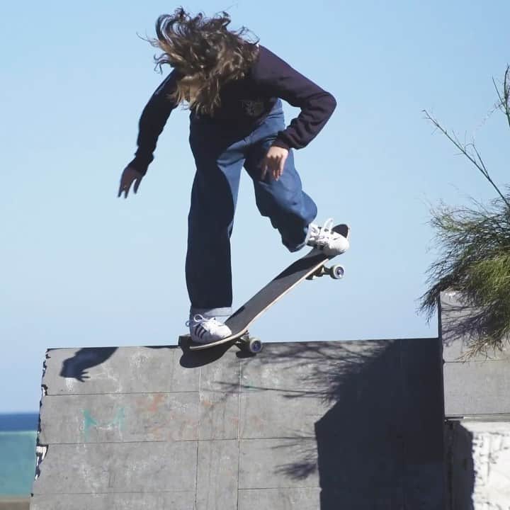 のインスタグラム：「Congrats @clubmaiteee on going pro for @uma_landsleds 🍾 🎊!! • #adidasSkateboarding」