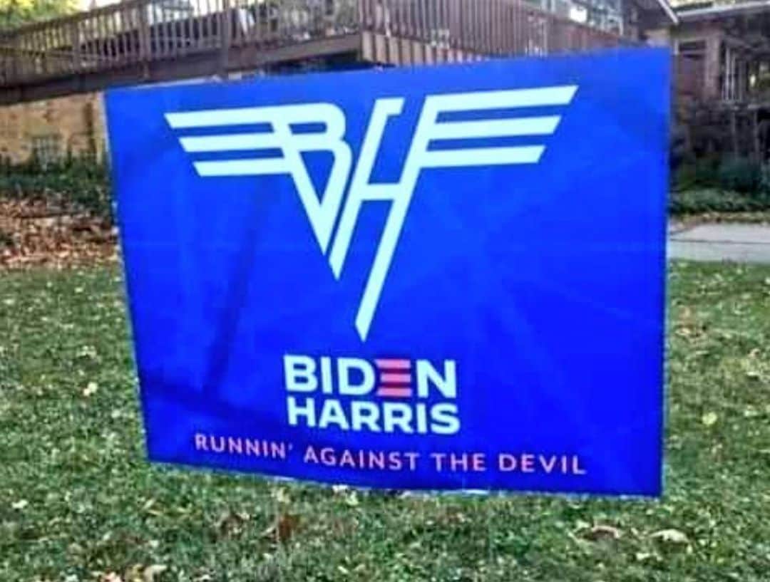 フォール・アウト・ボーイのインスタグラム：「This is the most important election of our lifetime, and standing on the sideline is not an option. We endorse @JoeBiden. So please, go vote. Lives depend on it.」