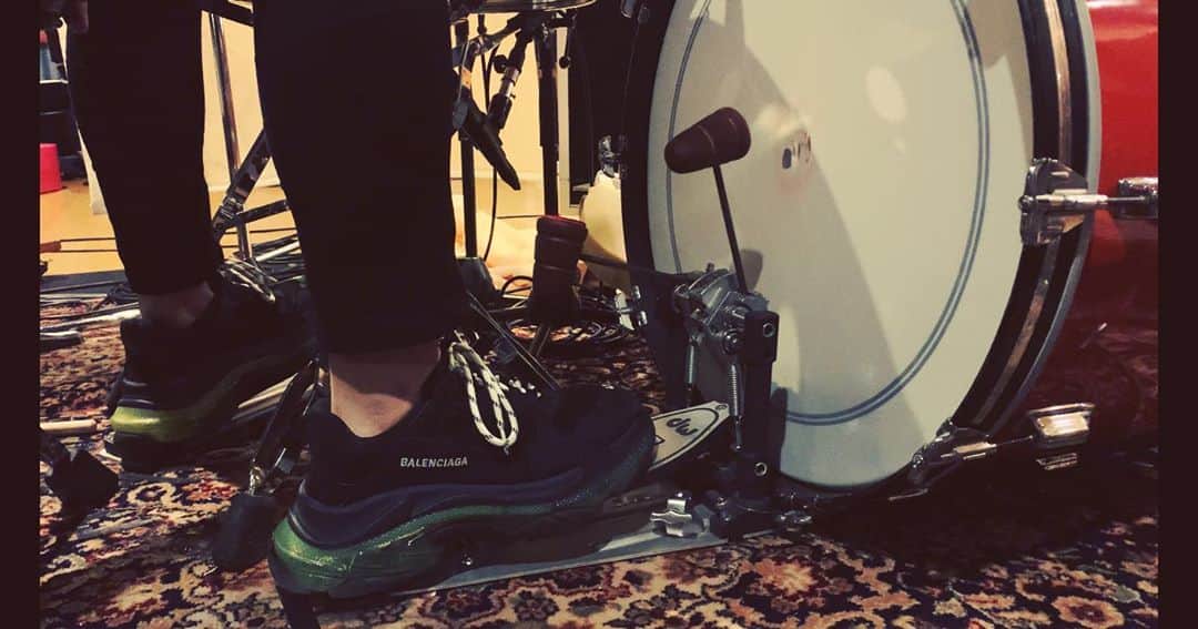 有田清幸さんのインスタグラム写真 - (有田清幸Instagram)「レコーディングドラム録り完了。 Newビーターがいい感じでした。 #aandf #lowboy #balenciaga  #この靴重くていい音するんよな」10月28日 2時22分 - drumcivilian