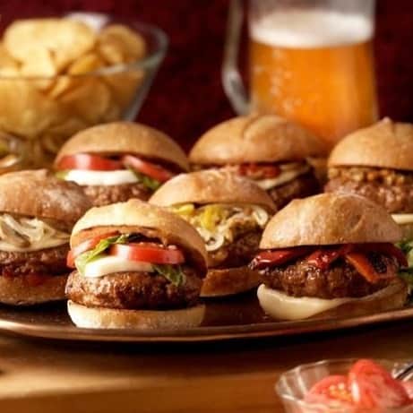 ジョンソンヴィルのインスタグラム：「Sausage on a burger? Obviously. Give that traditional burger a boost by adding flavor that only Johnsonville ground sausage can do. Load it with your favorite condiments or try mozzarella & marina sauce for something new. #BetterWithSausage #SausageSwap  #LinkinBio for Italian Sausage Slider recipes & product info.」
