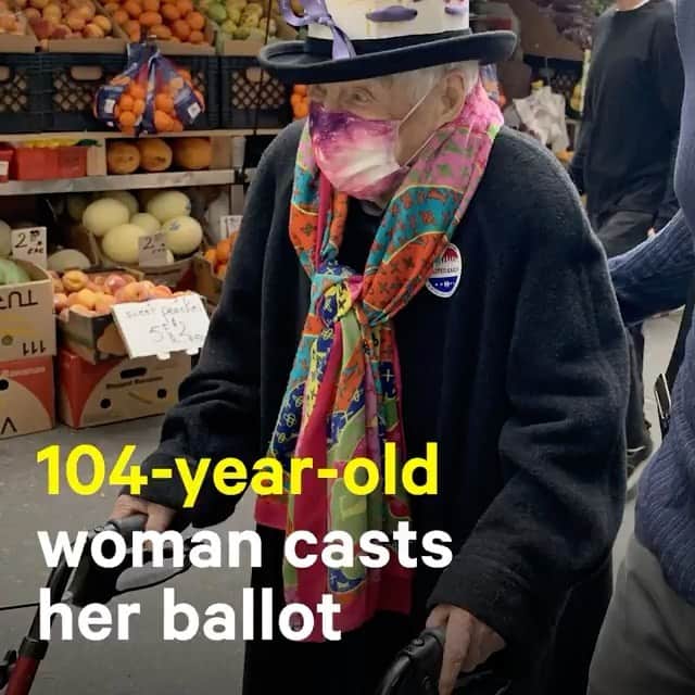 レナ・ヘディのインスタグラム：「This !!! .. YOU Ruth Rosner, stole my heart. IF you can VOTE , you must VOTE Also , she called him a radioactive Turd .. genius !!! RUTH I LOVE YOU ✌🏻👑👑👑」