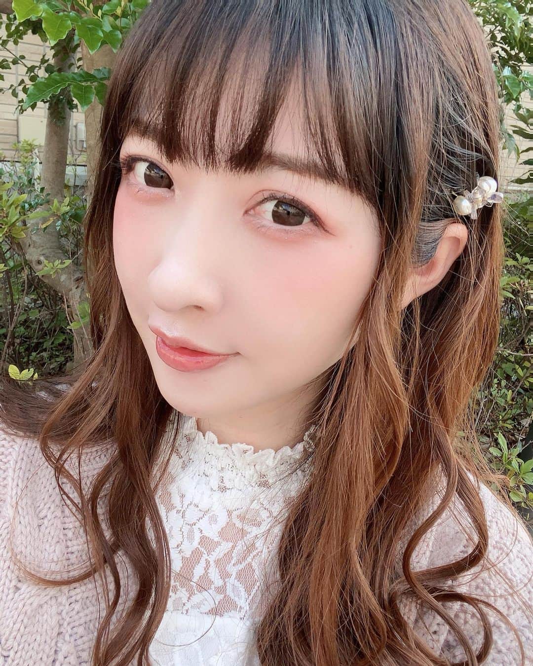 のインスタグラム：「#aclinic の #山田哲雄 先生 @a_clinic_ginza にAスレッドをしていただいてからもうすぐ2週間！ 顔がずーっとすっきり上がっていて最高！！  もたつきがなくなったからメイクのとき顎のシェーディングしなくても大丈夫になりました💓時短！ 嬉しくて毎日用事なくてもメイクしちゃう…  頬の位置が下がってきたとかほうれい線が気になる人にはほんとにおすすめ！ なんだかお肌の調子も良い気がする🥰  #aスレッド #aclinic銀座 #aclinic横浜 #aクリニック #美容 #小顔 #美肌 #リフトアップ #美容外科 #美容皮膚科 #美容クリニック」
