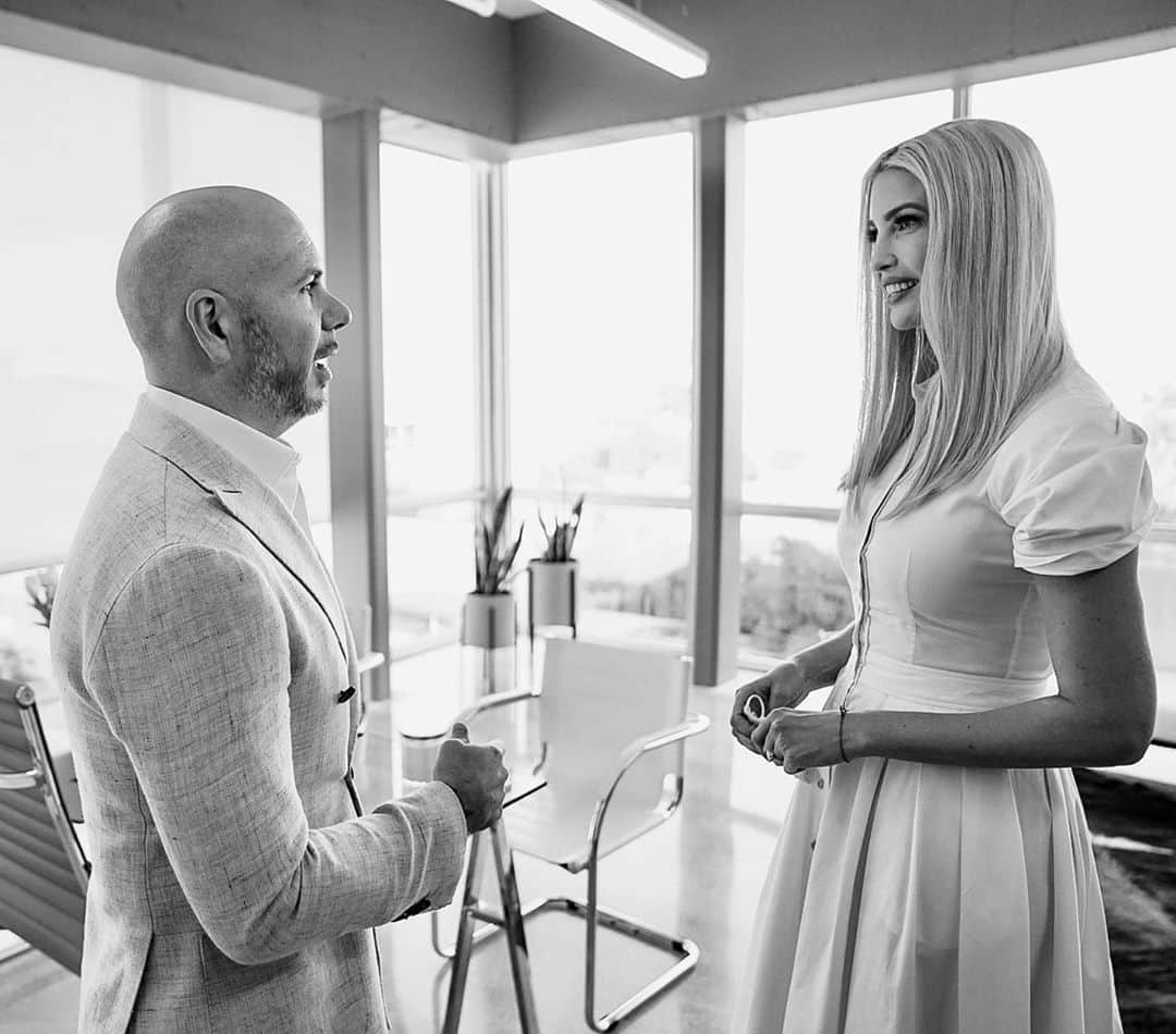 イヴァンカ・トランプのインスタグラム：「Great visit to SLAM Miami where I met so many incredible students.  Each of them are exceptional. SLAM (and @pitbull) are giving them the opportunity to pursue their dreams and change the world!」