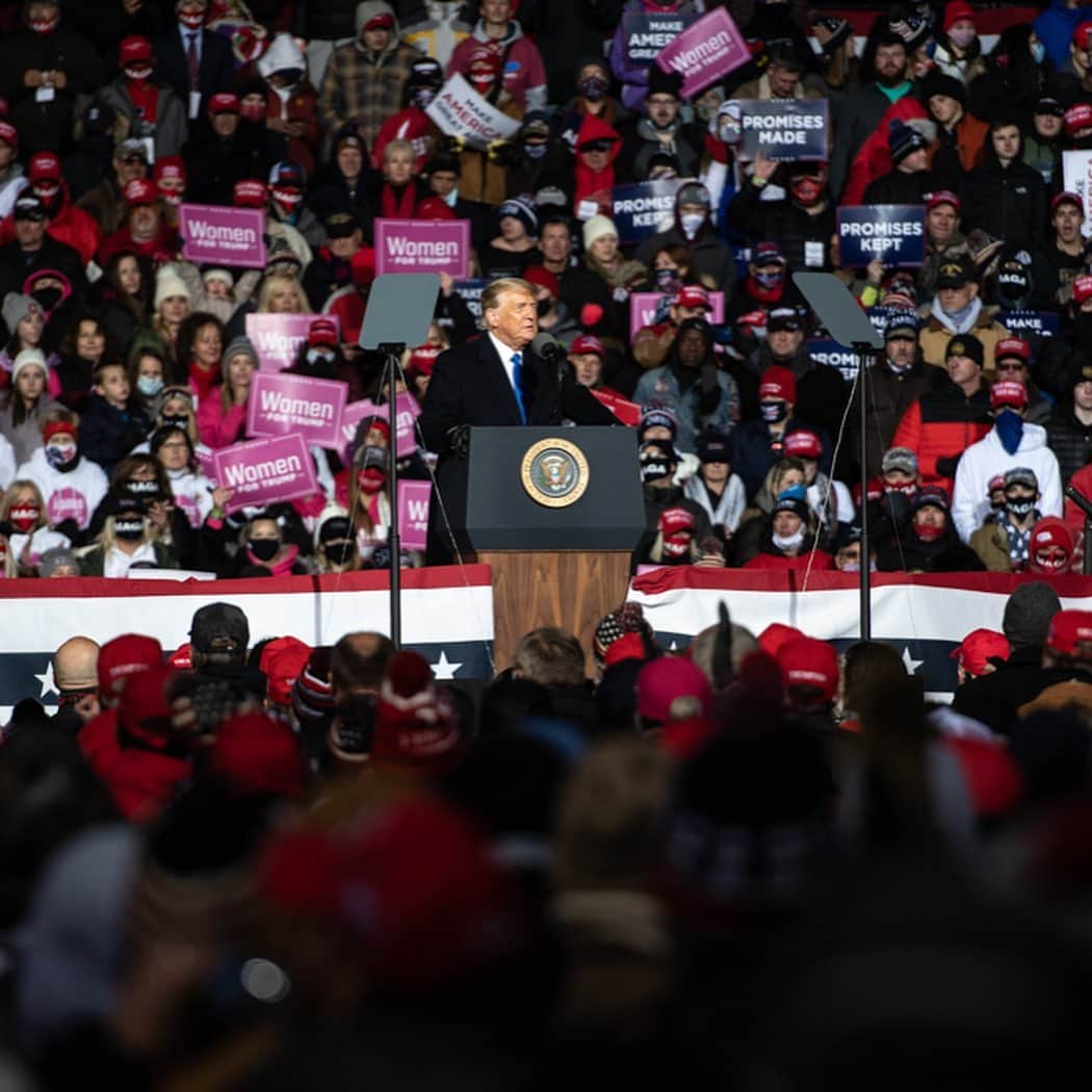 ドナルド・トランプさんのインスタグラム写真 - (ドナルド・トランプInstagram)「THANK YOU NEBRASKA! #VOTE #MAGA」10月28日 12時49分 - realdonaldtrump