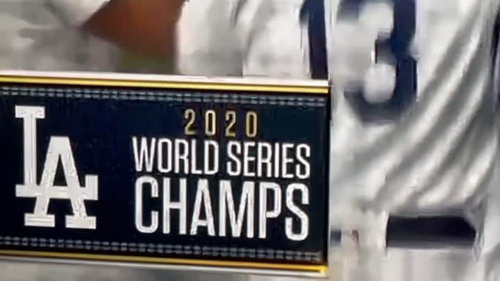 ルーカス・グラビールのインスタグラム：「Finally some good news!!!! Go @dodgers! #goblue what a season, what a championship, what a series... Congrats guys, you deserve it.」