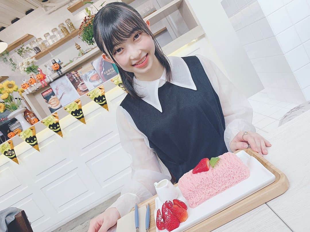 辻野かなみのインスタグラム：「❤︎﻿ ﻿ 📍#seoulcafe﻿ ﻿ 今年は、かき氷🍧全然食べれなかったな〜﻿ ﻿ もしかしたら、これ…今年初のかき氷かも!?😀﻿ ﻿ いちご🍓ミルク🍼という感じで!!﻿ 美味しかった〜🥰﻿ ﻿ ﻿ #ぴよとデート💚 #新大久保 ﻿#先日レッスン前にちょこっと寄ったよ🎶 #instagood #instalike #followme﻿ ﻿」